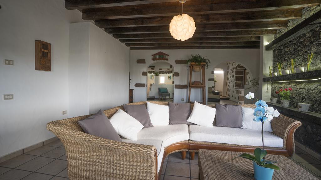 Villa With Amazing Views, Jacuzzi And Private Pool San Bartolomé エクステリア 写真
